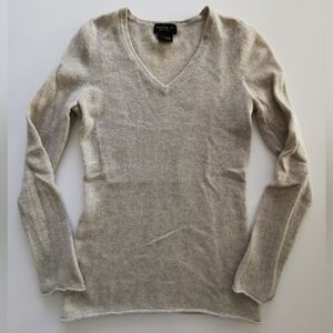 Lord & Taylor Light Grey 100% Cashmere V-neck Long Sleeve Sweater